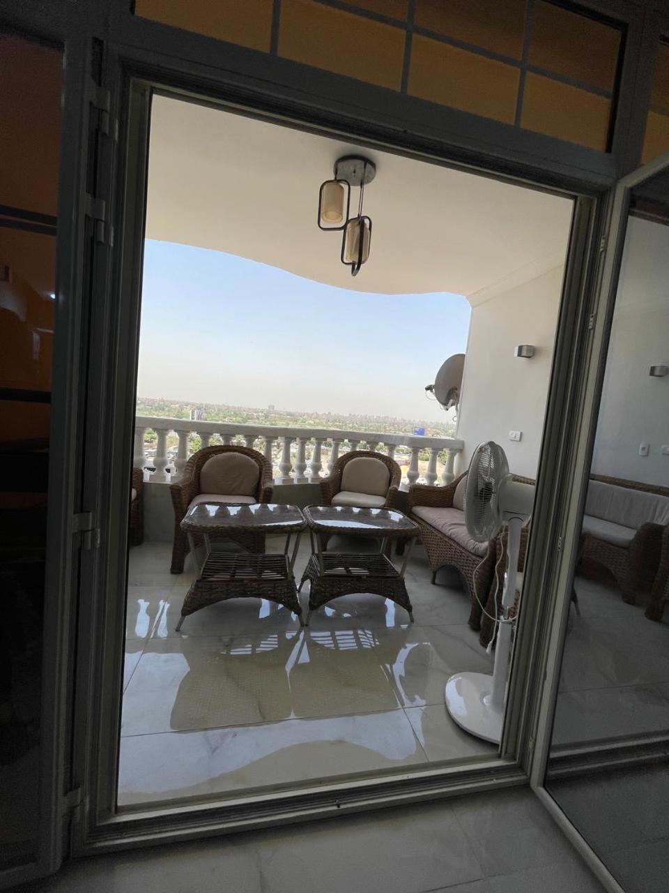 In Almaadi Corniche في كورنيش المعادي Cairo